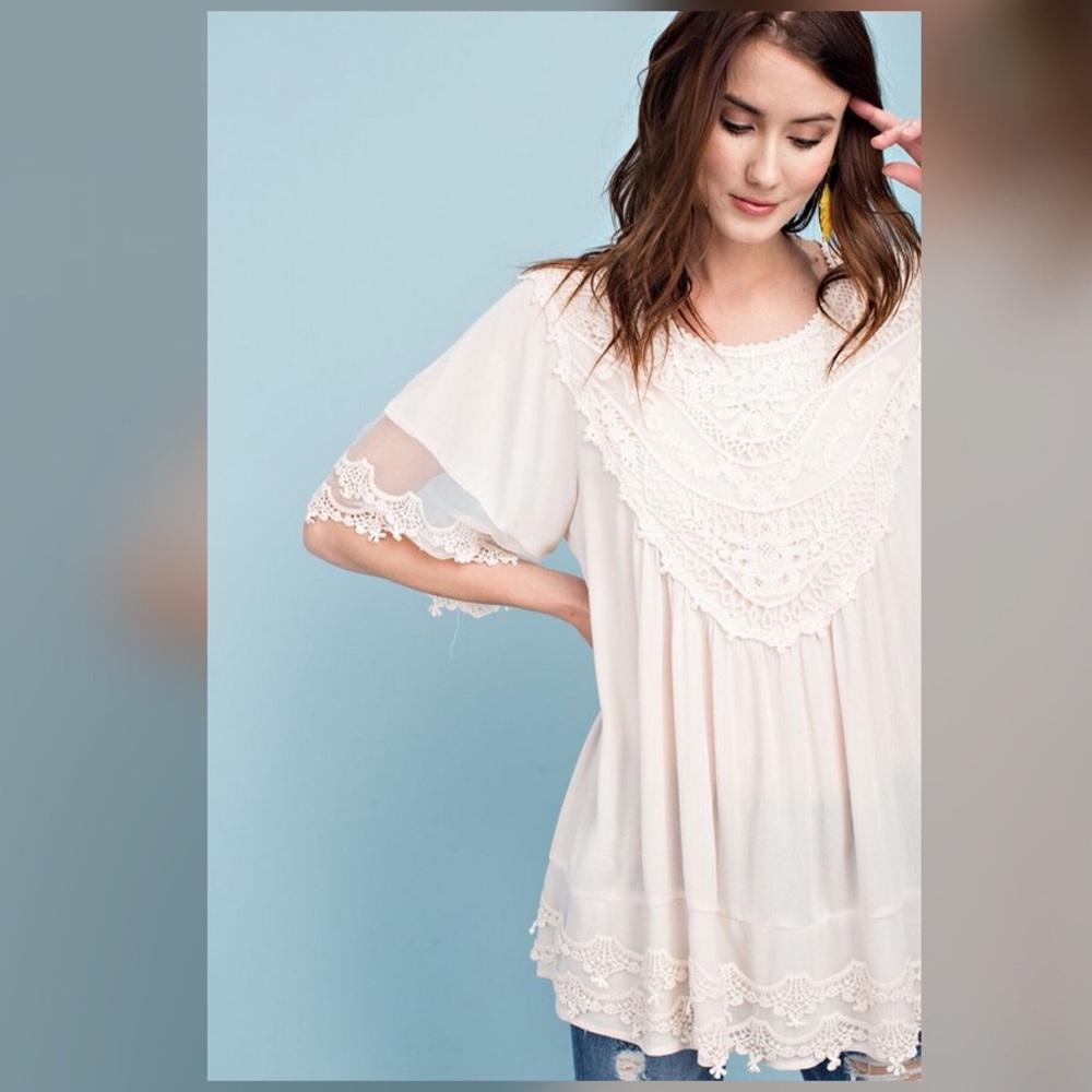 Last 1 ⬇️ Off White Tunic w/ Crochet Details - Picture 4 of 5